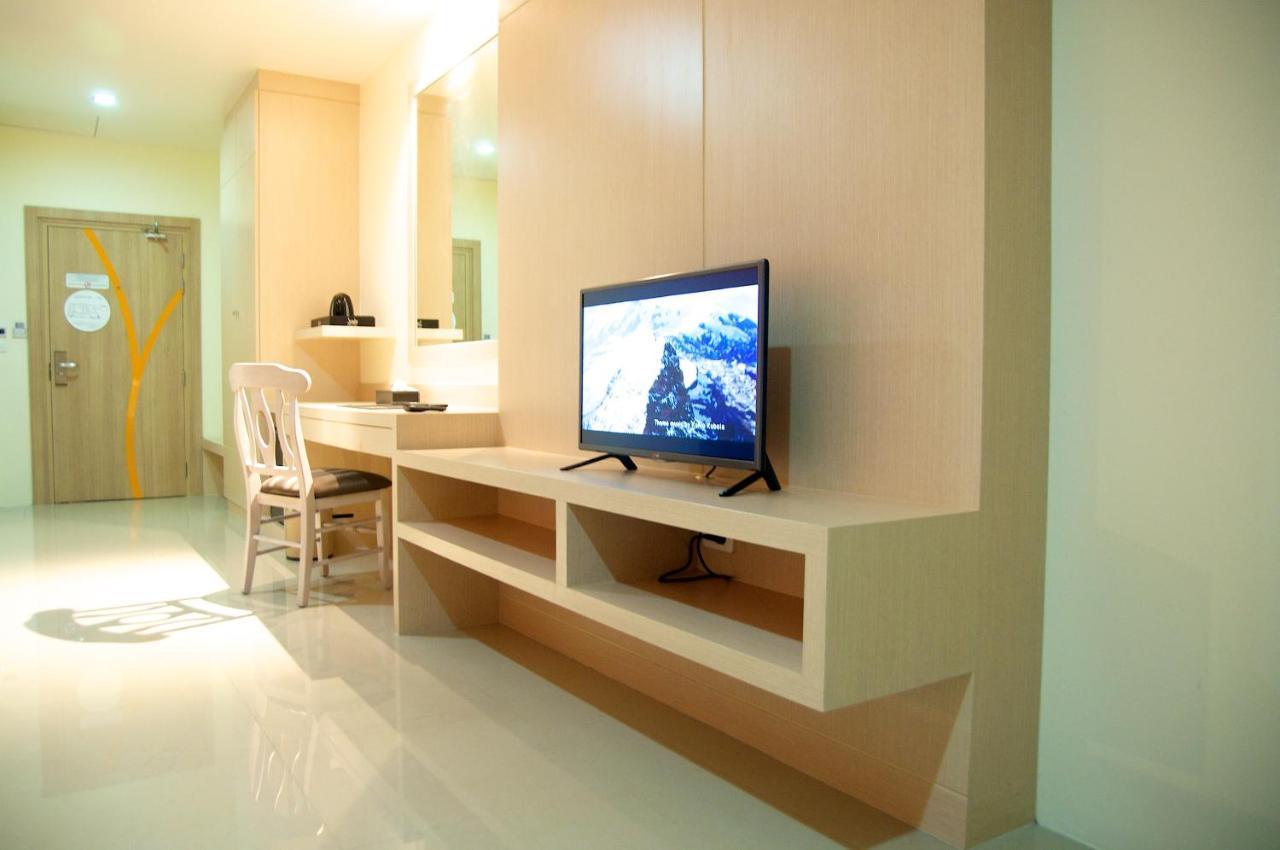 Jolly Suites&Spa Petkasem Haōhng Khēm Buitenkant foto